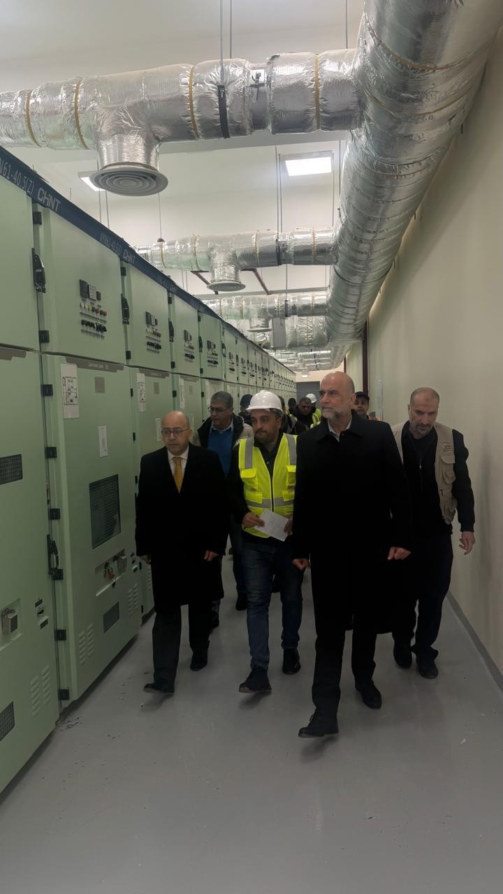 البطاينة وعبيدات يتابعان سير العمل في محطة تحويل الزرقاء الصناعي